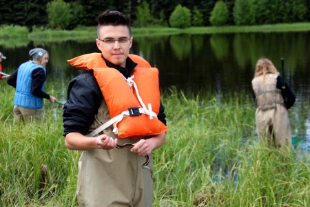 Student displays common garter snake (Thamnophis sirtalis)