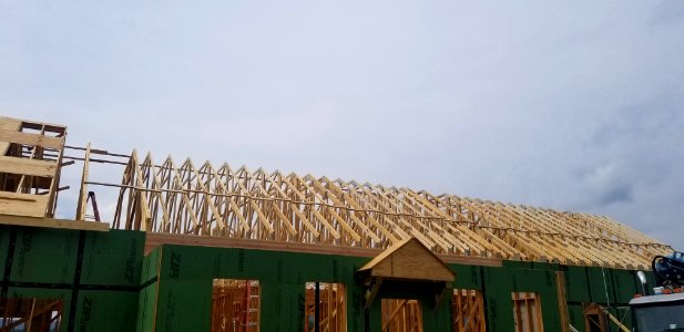 Final trusses set at 11:31 am