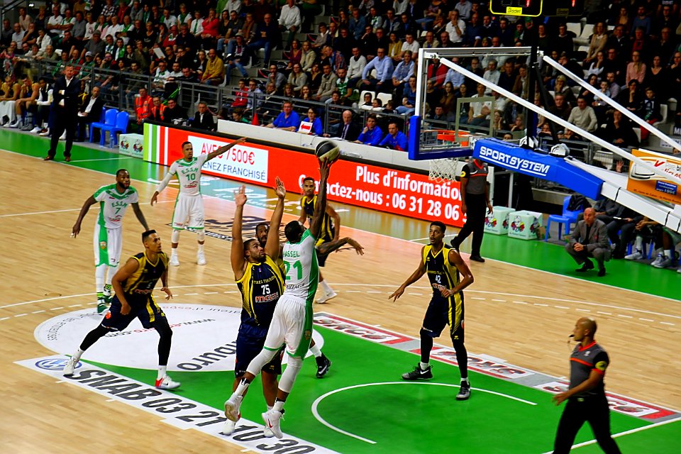 ESSM LE PORTEL - HYERES TOULON VAR BASKET