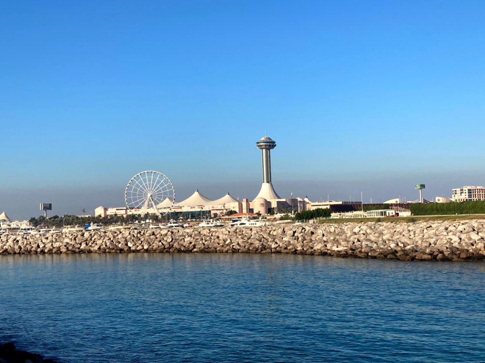 Abu Dhabi Breakwater - كاسر الامواج في أبوظبي