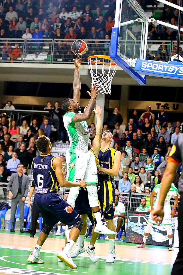 ESSM LE PORTEL - HYERES TOULON VAR BASKET