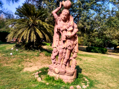 Full Sculpture of an Indian lady with her kids photo