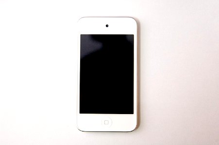 2012 :iPod touch 4 white [02] photo