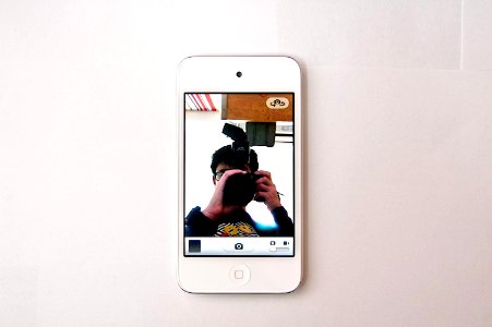 2012 :iPod touch 4 white [08] photo