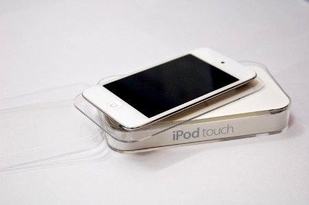 2012 :iPod touch 4 white [01] photo