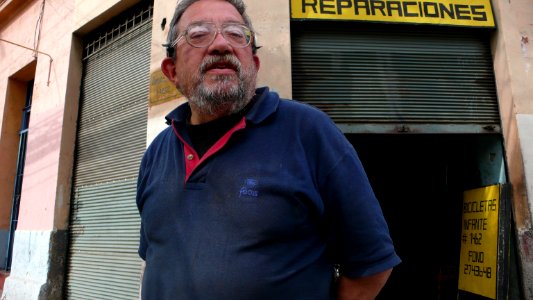 Luis Rojas Silva, y gruñe.