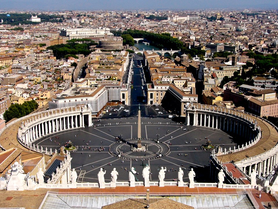 Vatican: Piazza view from rooftop