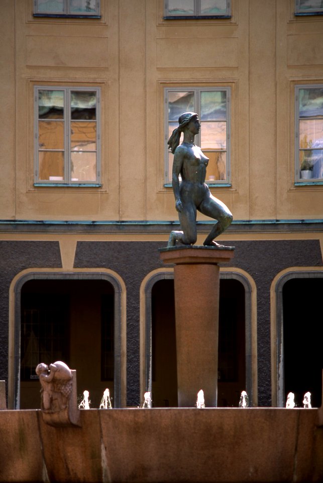 Sculpture vin court yard