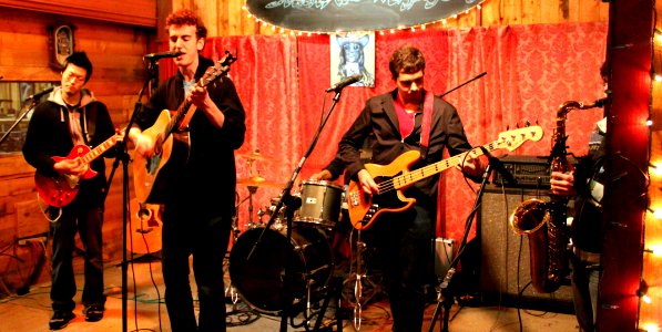 The Traveling at Roadhouse Rags