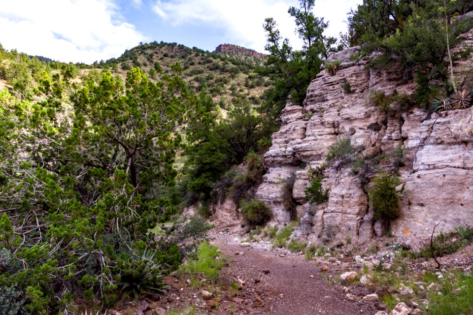 Flume Trail to the old Fossil Creek Dam