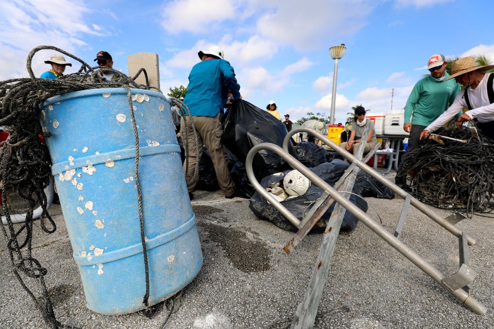 NPSPhoto M.Collier 2019 CS BeachClean WeighingTrash (10)