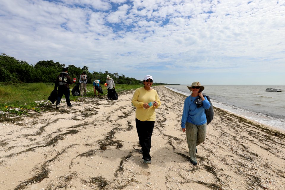 NPSPhoto M.Collier 2019 CS BeachClean EastCape (19)
