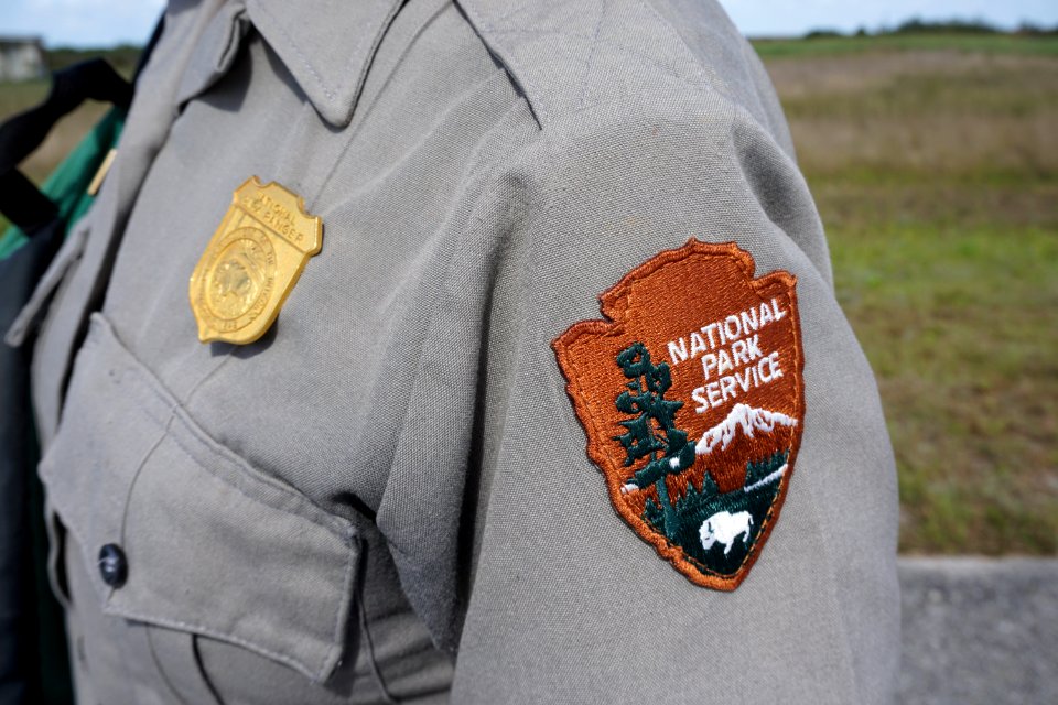 NPS Arrowhead and Badge