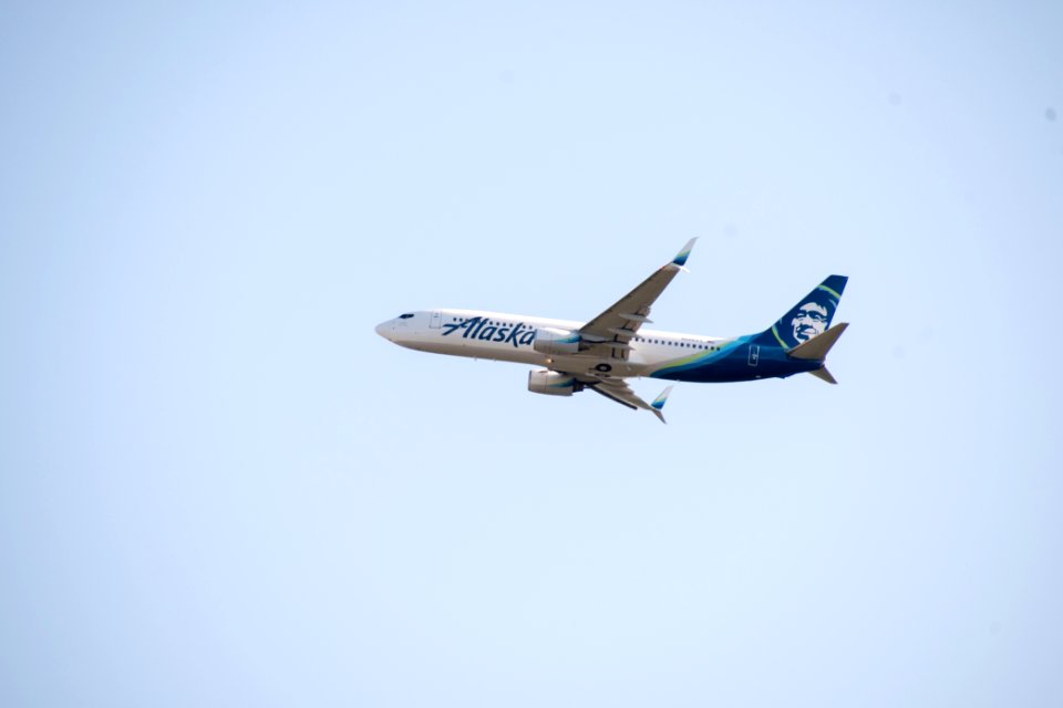 Alaska Airlines Boeing 737-890 N586AS 05-11-2018 06