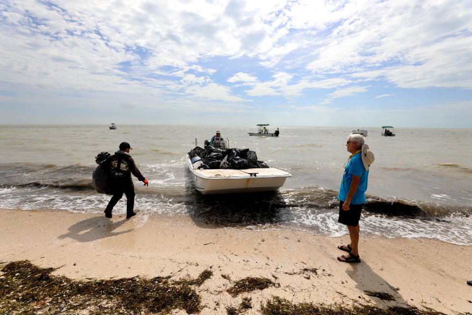 NPSPhoto M.Collier 2019 CS BeachClean MidCape TrashPickup (1)