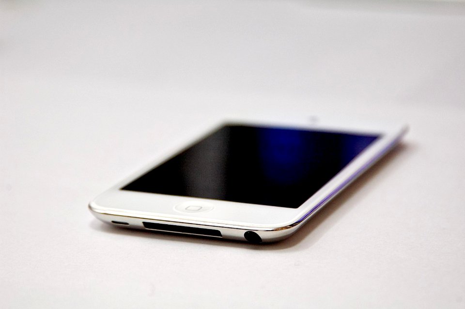 2012 :iPod touch 4 white [03]