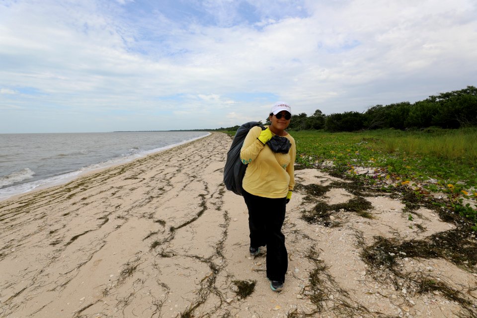 NPSPhoto M.Collier 2019 CS BeachClean TrashSanta (2)