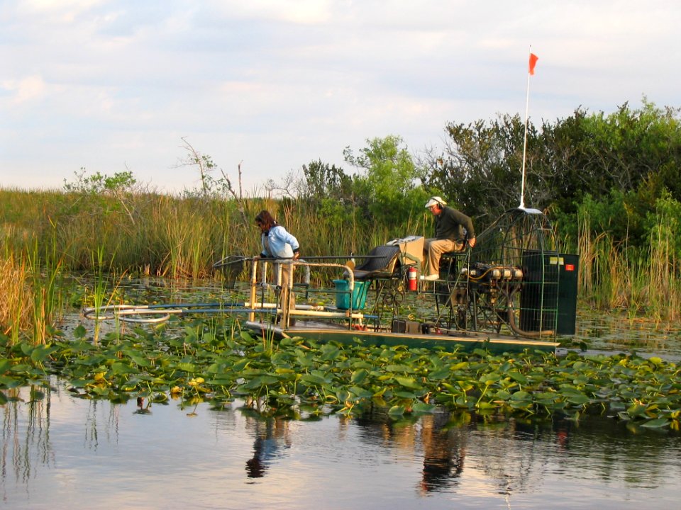 Electrofishing Tamiami Trail, NPSPhoto, Larry Perez.jpg