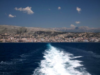 Hydrofoil leaving Sarandë