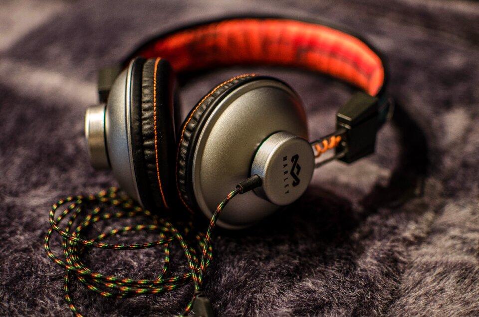 Speakers sound according to