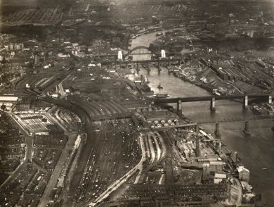 050983:Newcastle Bridges c.1929 photo