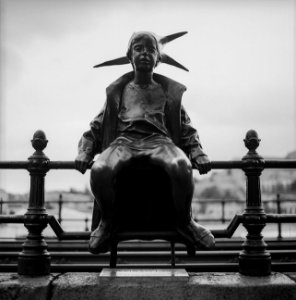 Kiskirálylány / Little Princess Statue
