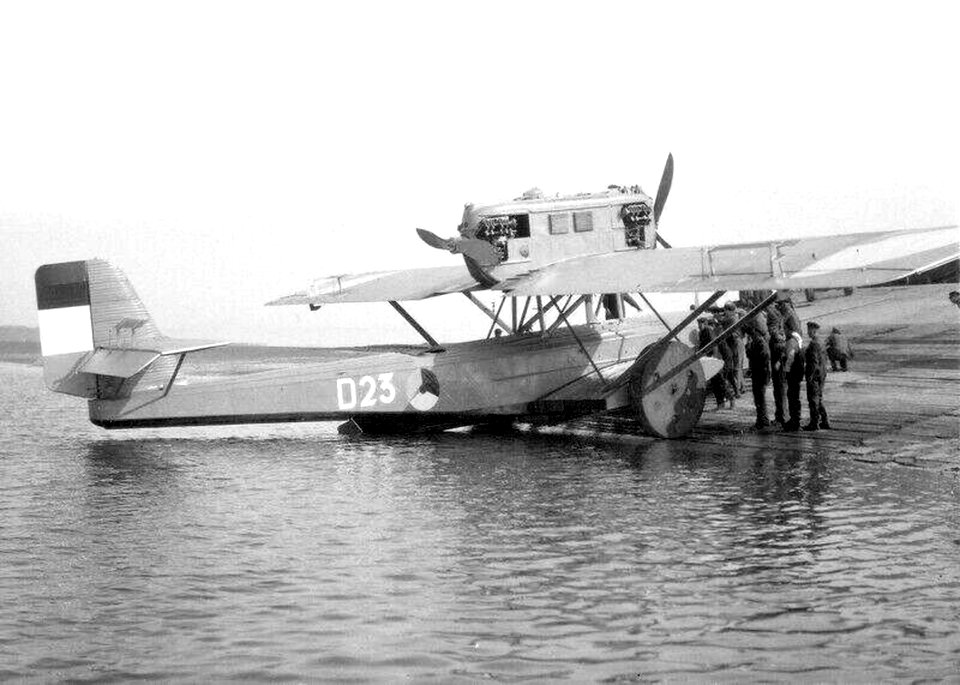 Dornier Wal D23 MLD, With wooden wheels fitted on te Sponsons