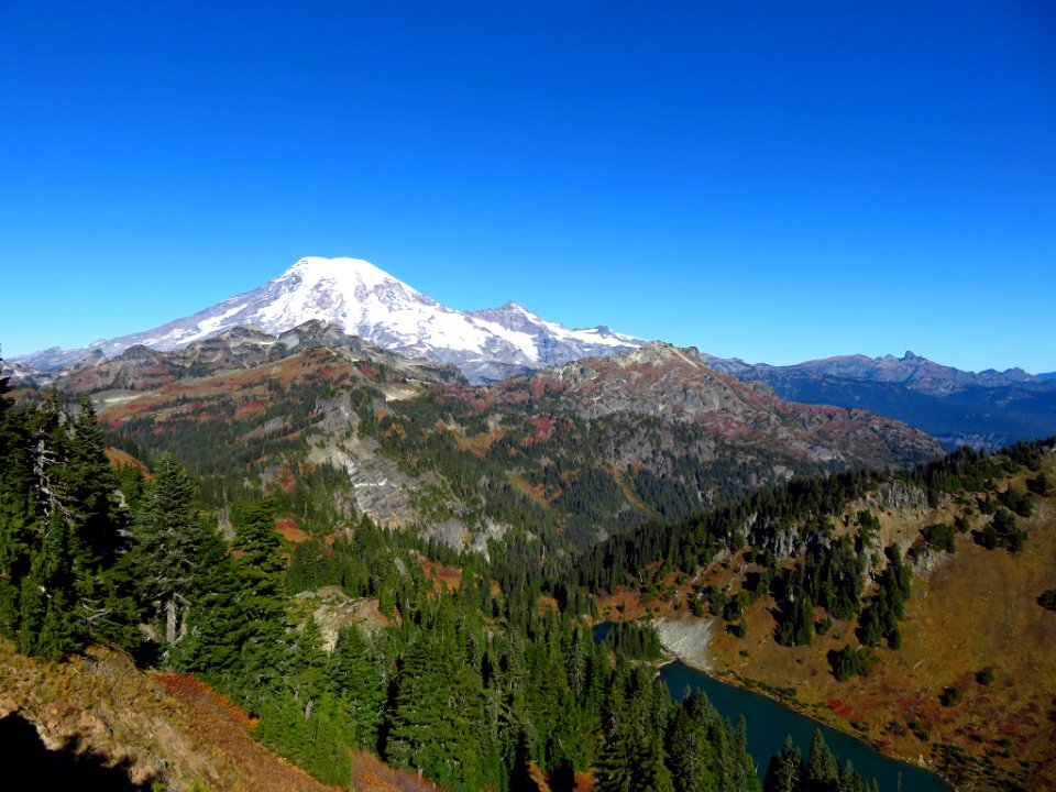 Mt. Rainier and Tatoosh Lakes at Tatoosh Ridge in WA