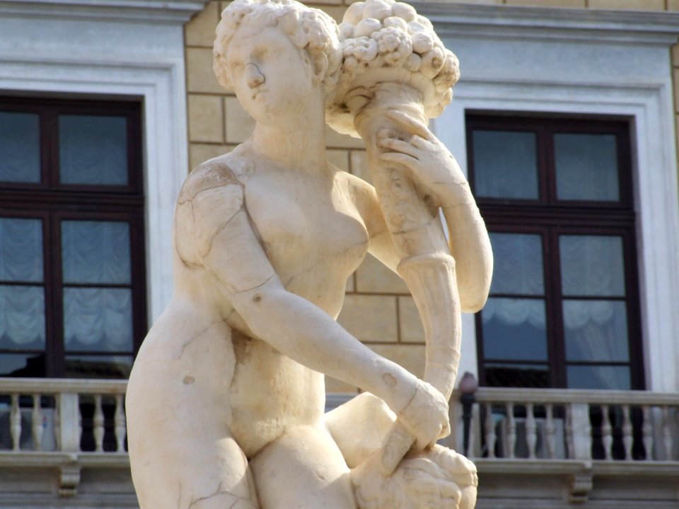 Fontana della Vergogna-Palermo-Sicily-Italy - Creative Commons by gnuckx
