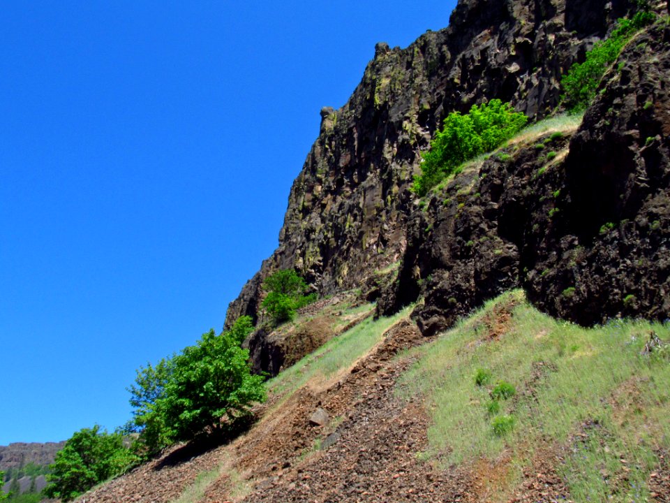 Labyrinth-Coyote Wall Trail in WA