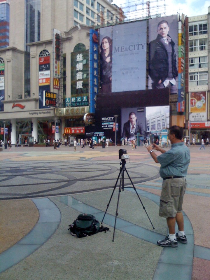 Setting Up Gigapan on East Nanjing Street