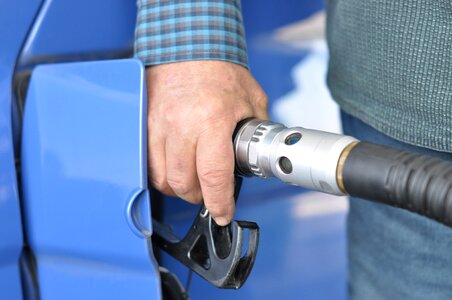 Fuel refueling oil