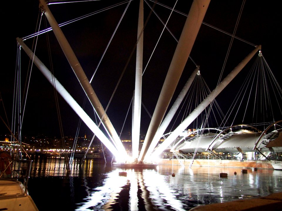 Genova-Porto-Liguria-Italy - Creative Commons by gnuckx