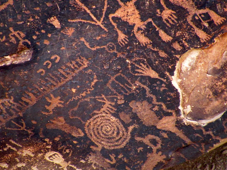 Newspaper Rock Petroglyphs at Petrified Forest NP in Arizona