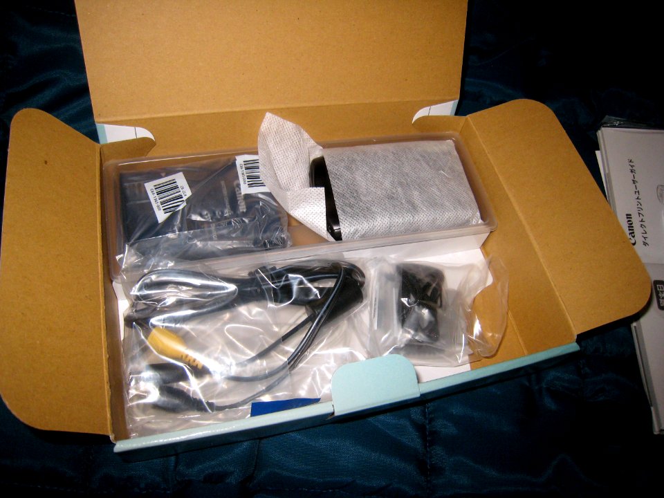 Unboxing the New Canon IXY 3000IS