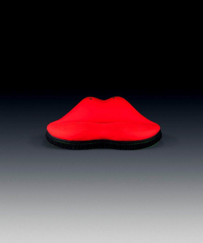 Mae West lips sofa