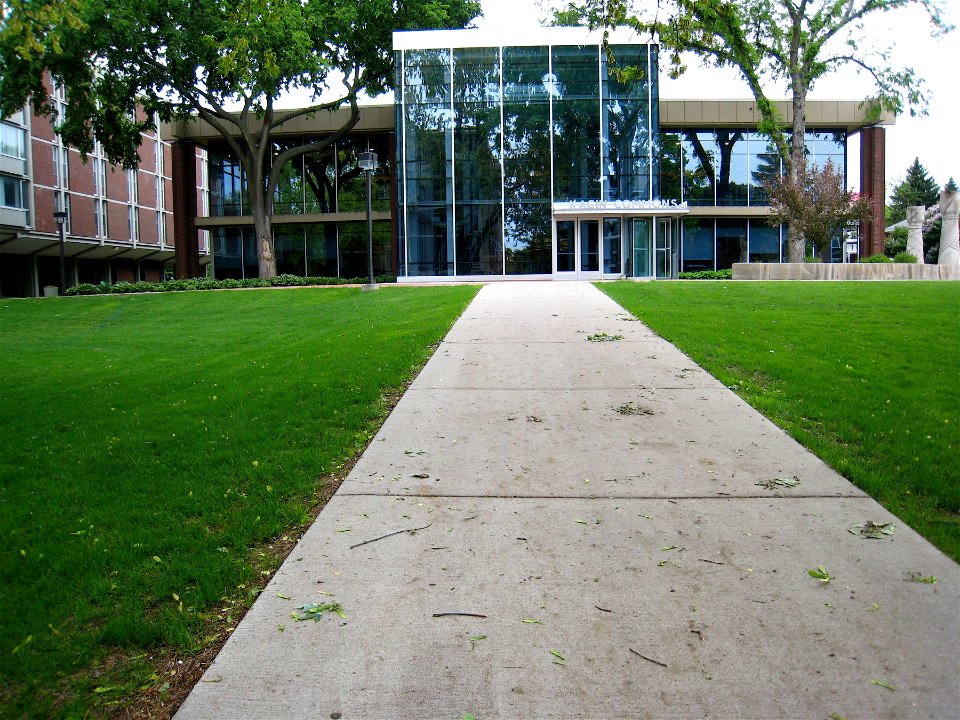 The way to Kagin Commons