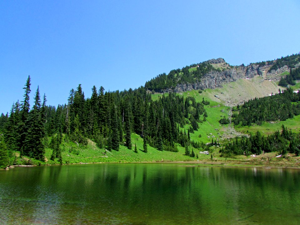 Tipsoo Lake at Mt. Rainier NP in WA