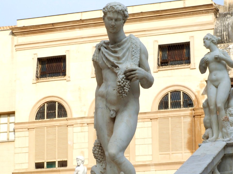 Fontana della Vergogna-Palermo-Sicily-Italy - Creative Commons by gnuckx
