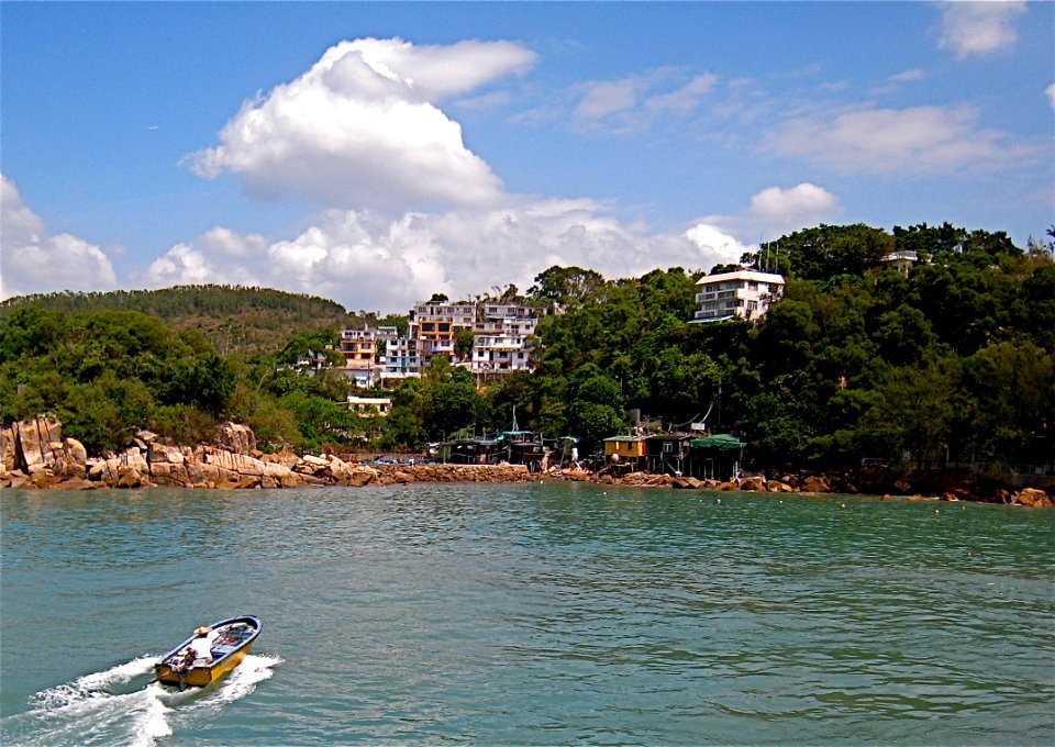 Entering Yung Shue Wan