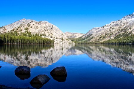 Mirroring tenaya lake usa