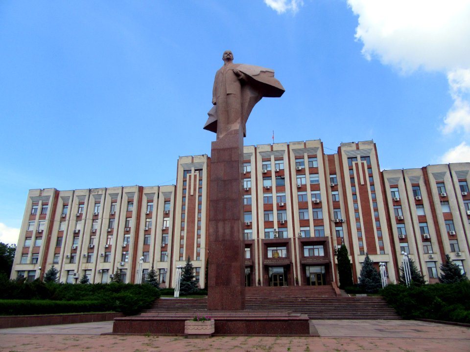 Parliment and Lenin Statue Tiraspol PMR Transnistria