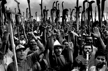 Exposição de fotos de Sebastião Salgado começa a percorrer centros culturais de BH