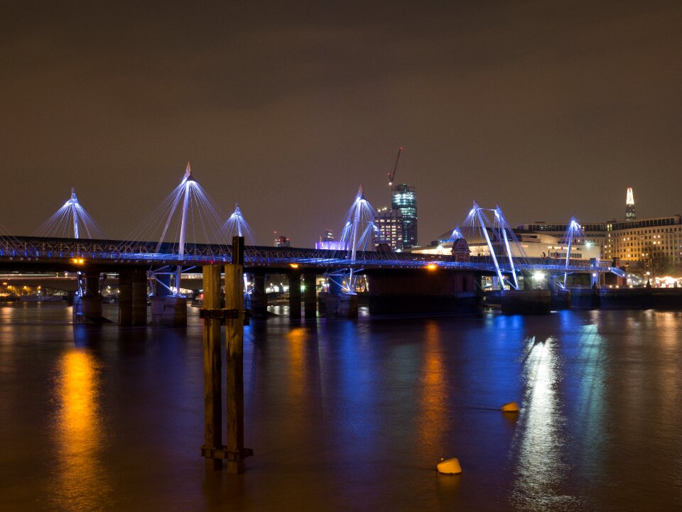 Night bridge thames