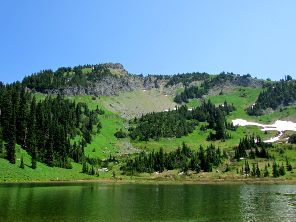 Tipsoo Lake at Mt. Rainier NP in WA