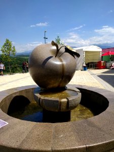 Apple fountain apples may have originated in Kazakhstan