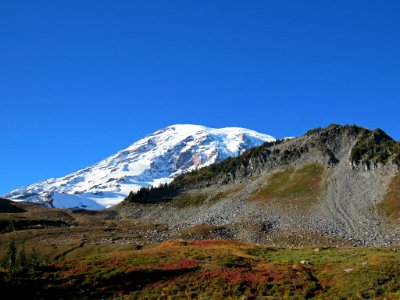 Autumn at Golden Gate Trail at Mt. Rainier NP in WA