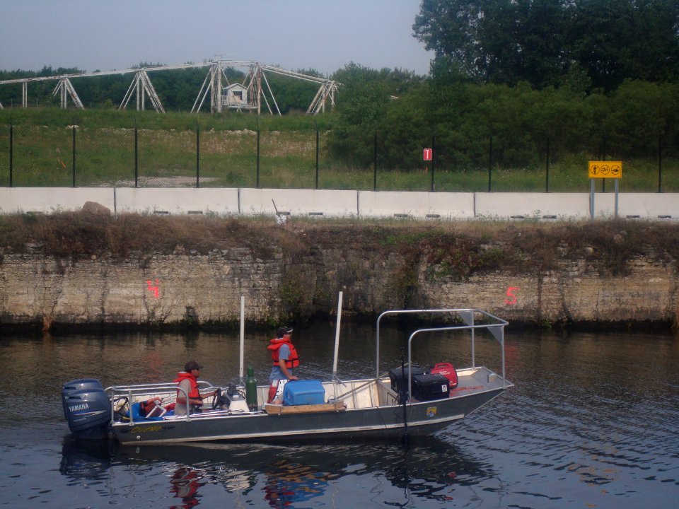 DIDSON moves through electric barrier