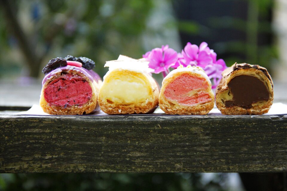 Berry eclairs coffee house