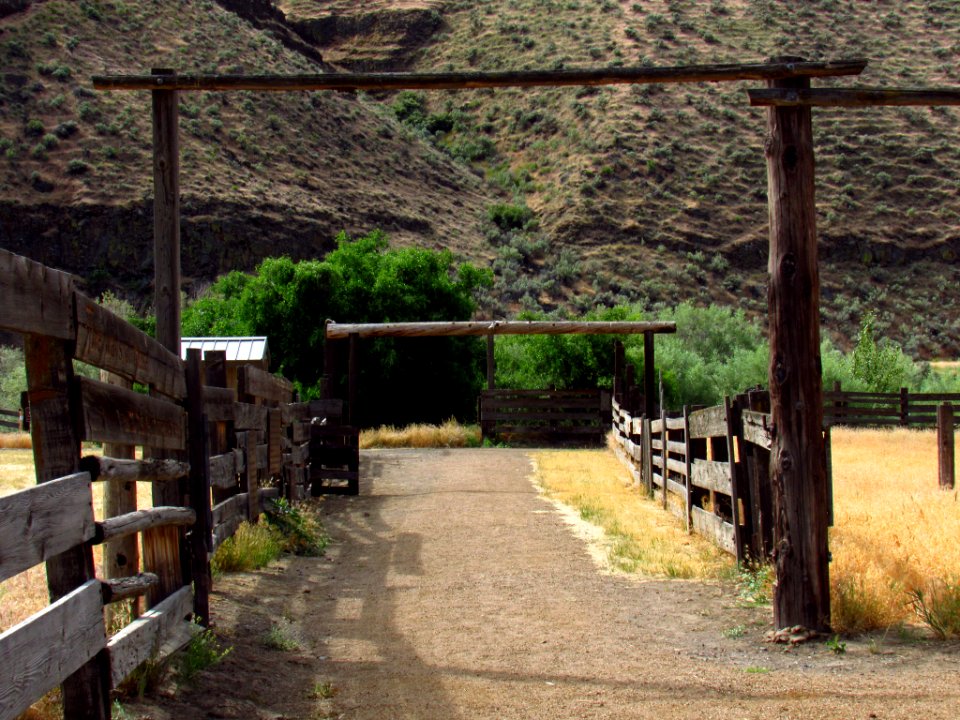 Murtha Ranch at Cottonwood Canyon SP in OR